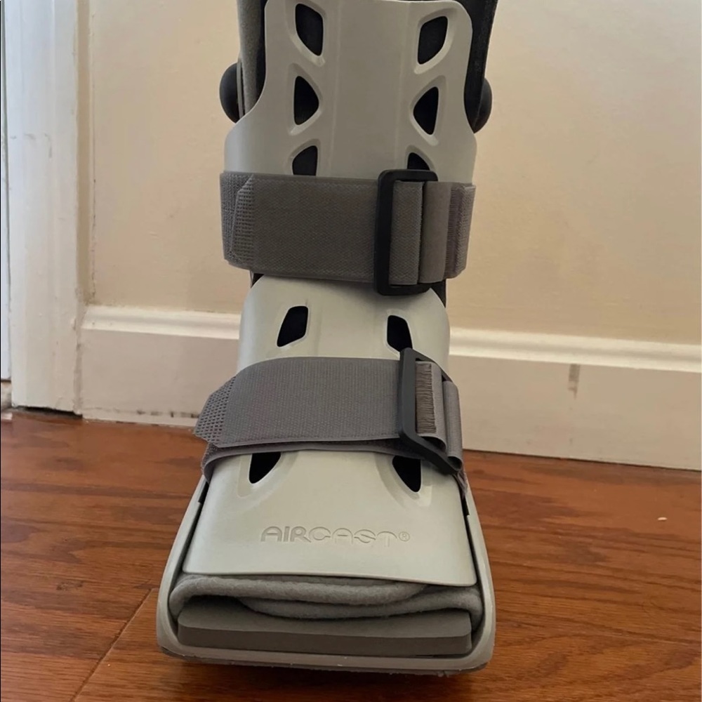 Aircast short pneumatic boot